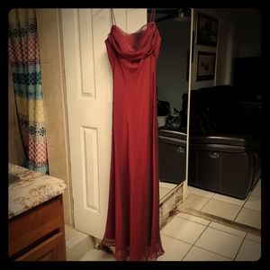 Beautiful, simple yet elegant dress.